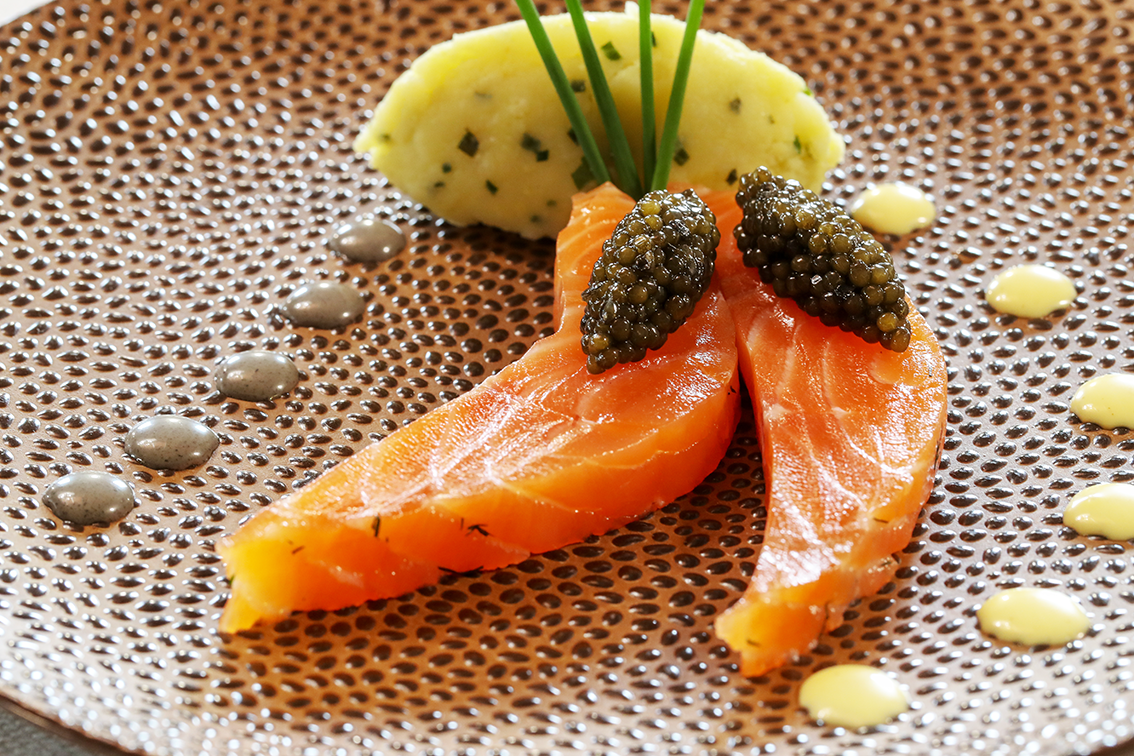 Les gourmands saumon cru caviar